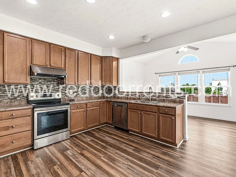10031 Golden Dr — Photo 4