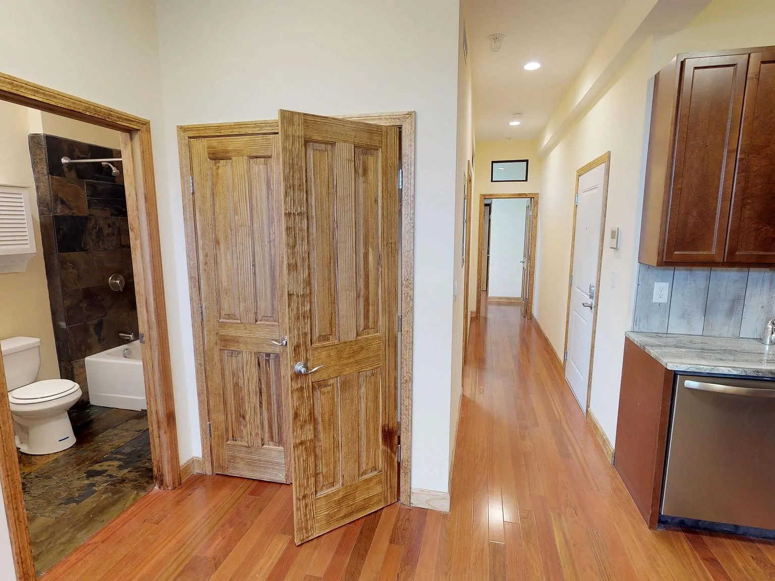 2 bed, 875 sqft, $2,195 — Photo 4