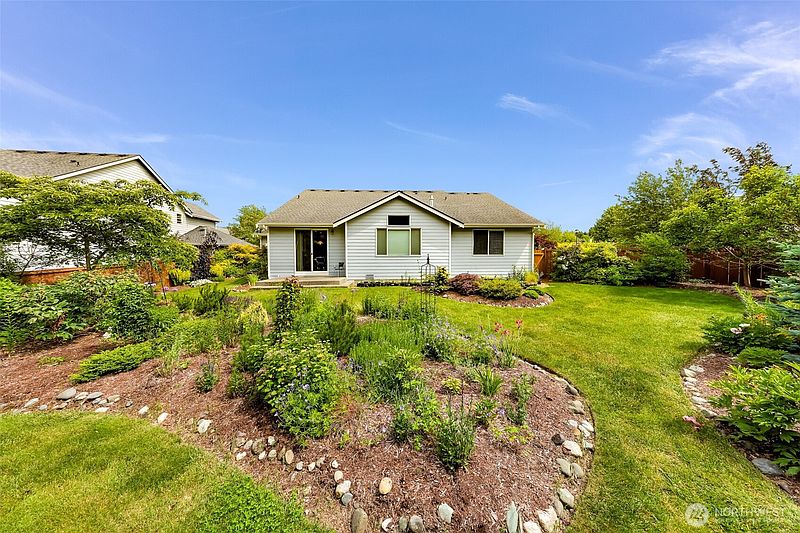 2nd image of 927 Clearwater Court