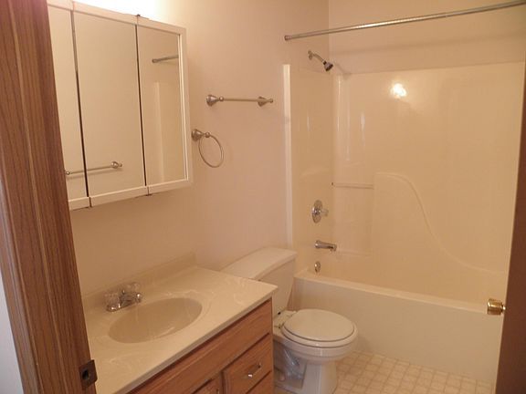 4th image of 502 Meadow Crest Dr