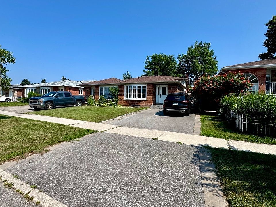 1st image of 739 Consort Cres
