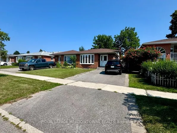 739 Consort Cres, Mississauga, ON L5C 1J8