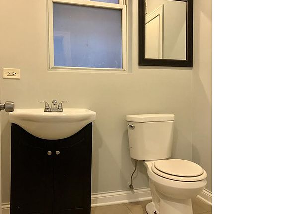5th image of 128 E Garfield Blvd