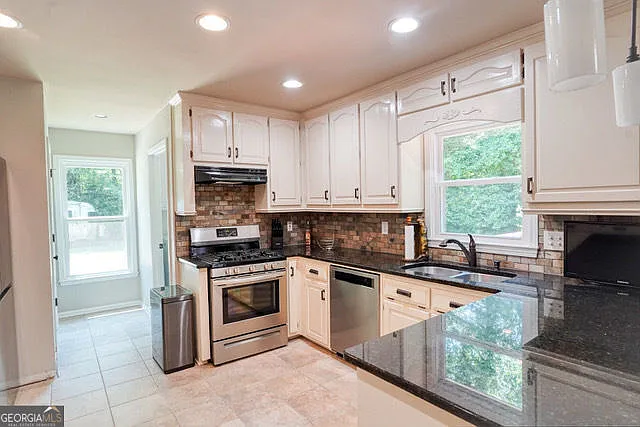 335 Butterfield Ln — Photo 6