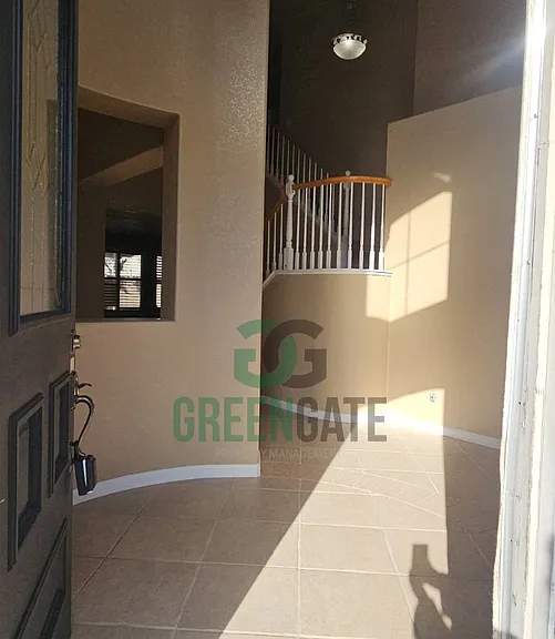 571 Zurich Dr — Photo 11