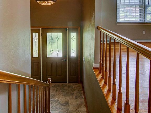 5th image of 84 Holly Ln