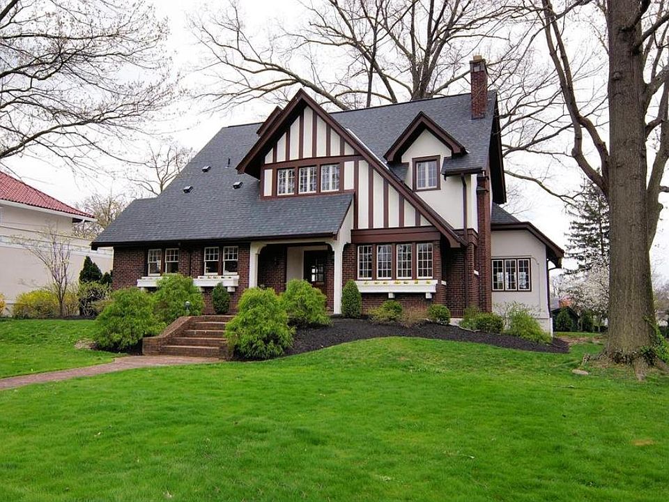 1st image of 2951 Erie Ave