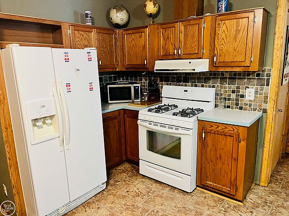 5th image of 1022 S Allen Rd