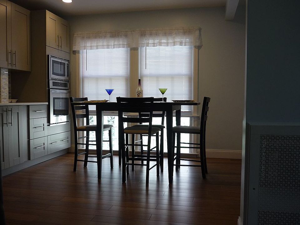 1st image of 11 Roosevelt St