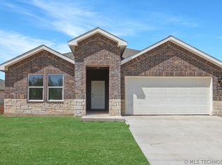 2208 E Toledo St, Broken Arrow, OK 74011