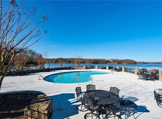 212 E Tattersall Dr, Statesville, NC 28677