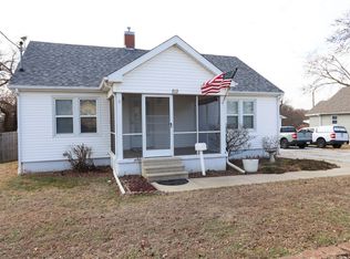 812 E Locust St, Bolivar, MO 65613