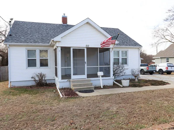 812 E Locust Street, Bolivar, MO 65613