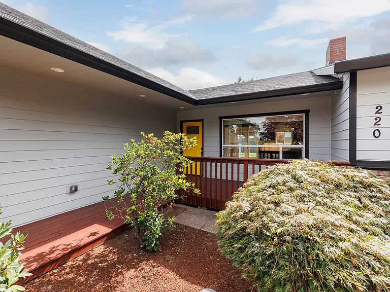 220 NW 137th Ave — Photo 3