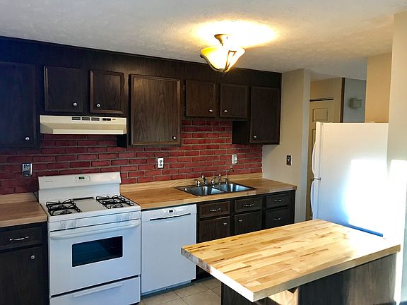 4th image of 7628 Pegotty Dr NE