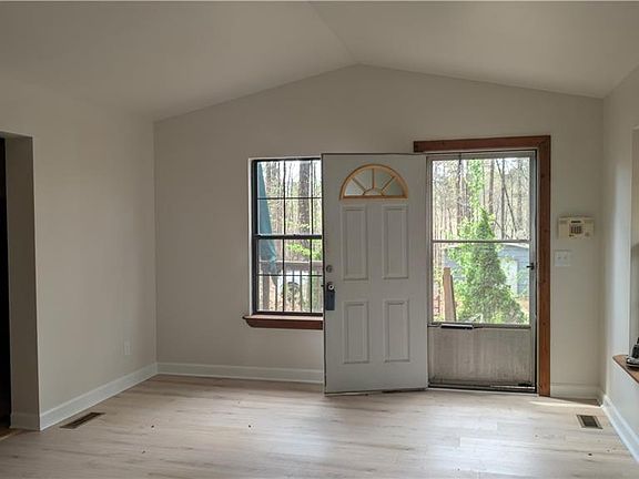 5th image of 599 Garrison Rd