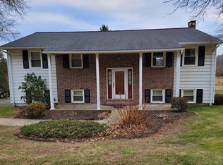 3255 E Galen Hall Rd, Reinholds, PA 17569