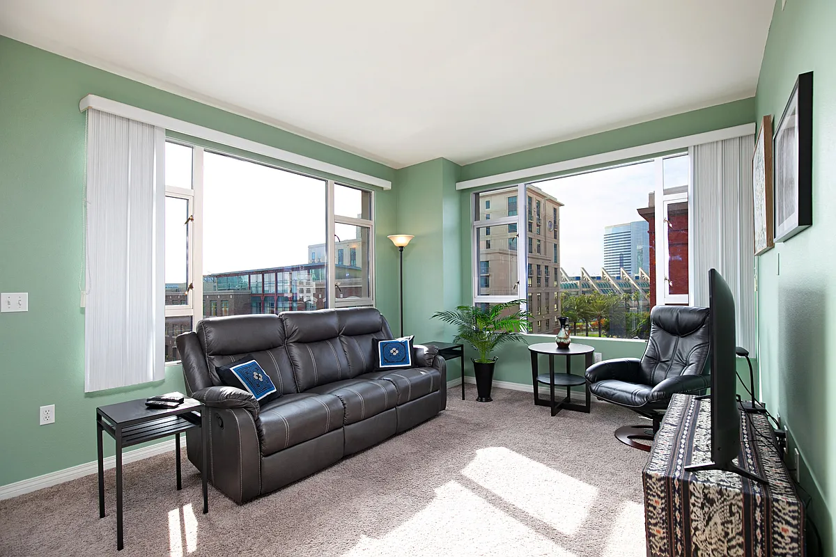 2 bed, 910 sqft, $5,000 — Photo 1