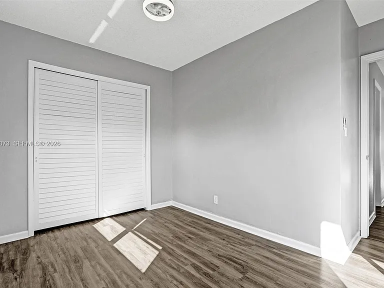 949 SE 10th Ct — Photo 29