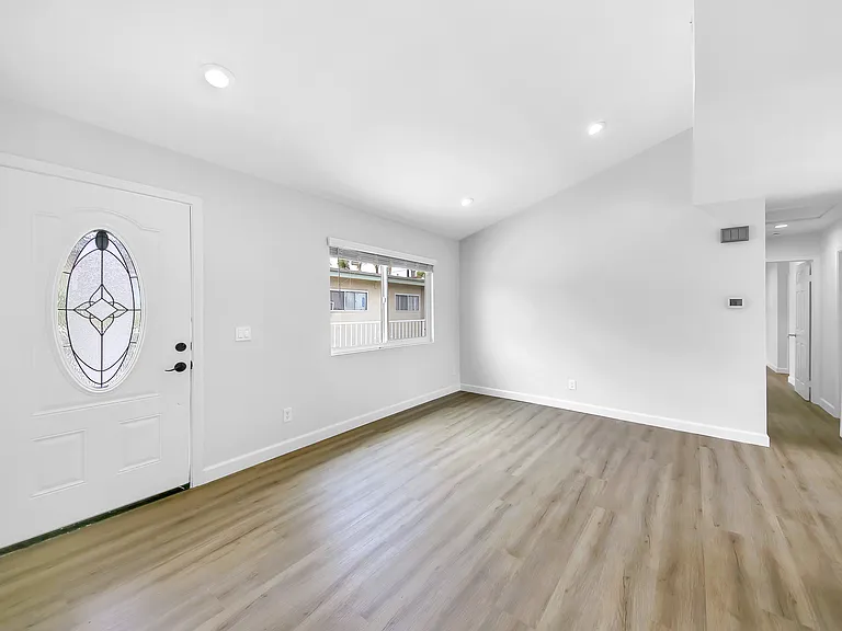 2400 W Commonwealth Ave #C — Photo 9