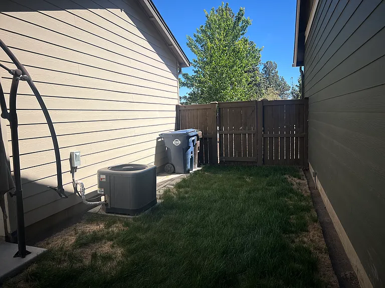 2910 SW Yew Park Ln — Photo 17