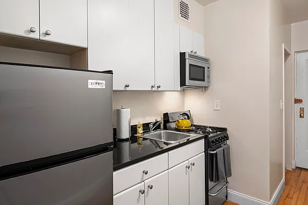 Rented by Sotheby's International Realty | media 16