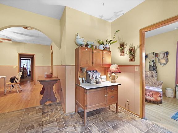 4th image of 127 Valentine St