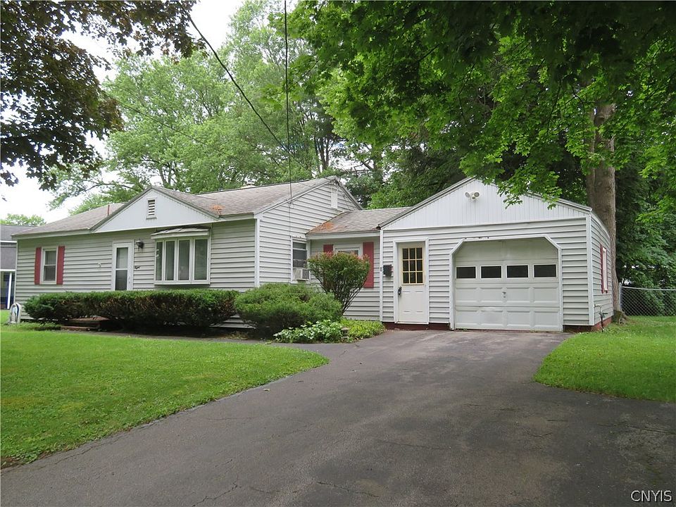 1st image of 8 Pinecrest Rd