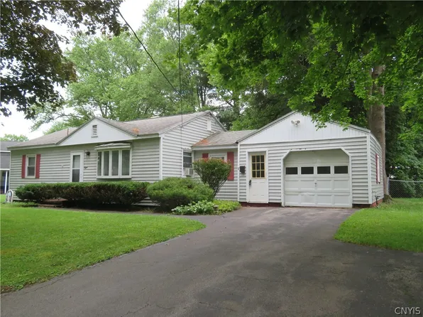 8 Pinecrest Rd, New Hartford, NY 13413