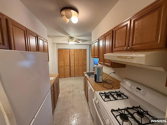 2nd image of 462 River Rd APT C