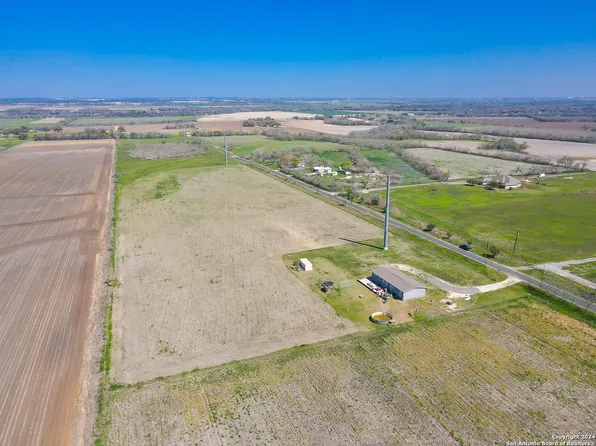 11893 Keller Rd, LaCoste, TX 78039