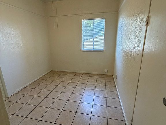 3rd image of 720 E Jefferson St #6