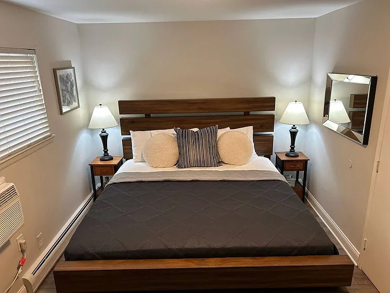 Royal Oak Place Apartments — Photo 15