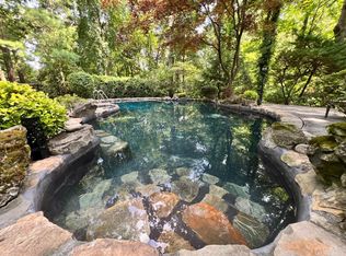 2 Gloucester Ct, East Brunswick, NJ 08816