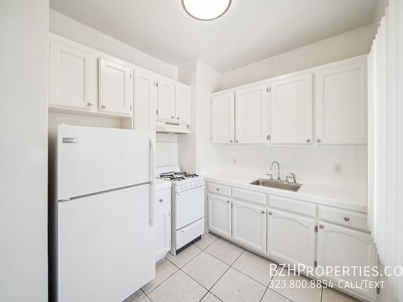 3rd image of 1267 Vin Scully Ave APT 8