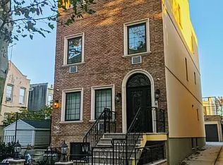 21-11 35th St, Astoria, NY 11105
