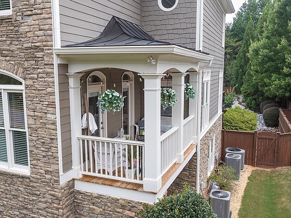 3rd image of 446 Lakeshore Dr