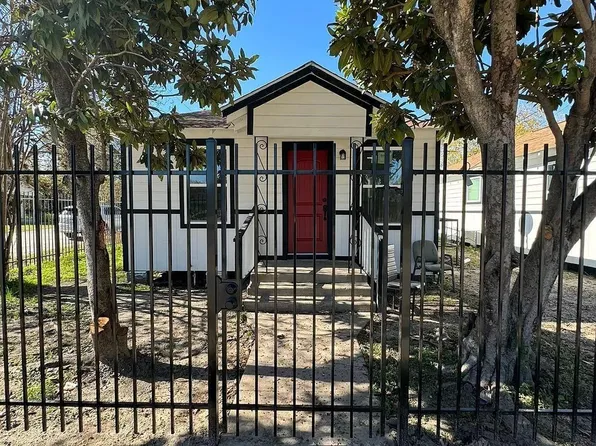 3903 Broyles St, Houston, TX 77026