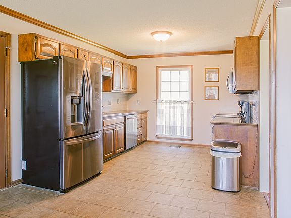 3rd image of 3002 Regency Park Dr