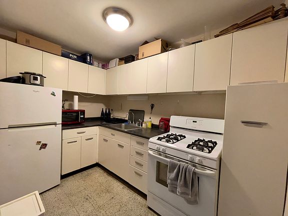 2nd image of 1400 E 55th Pl APT 809S