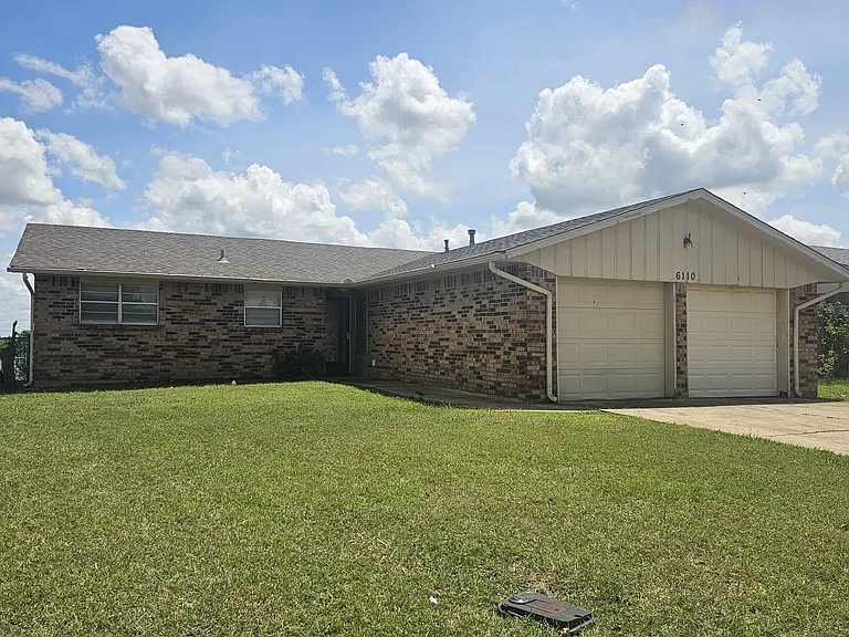 6110 SW Park Pl — Photo 1