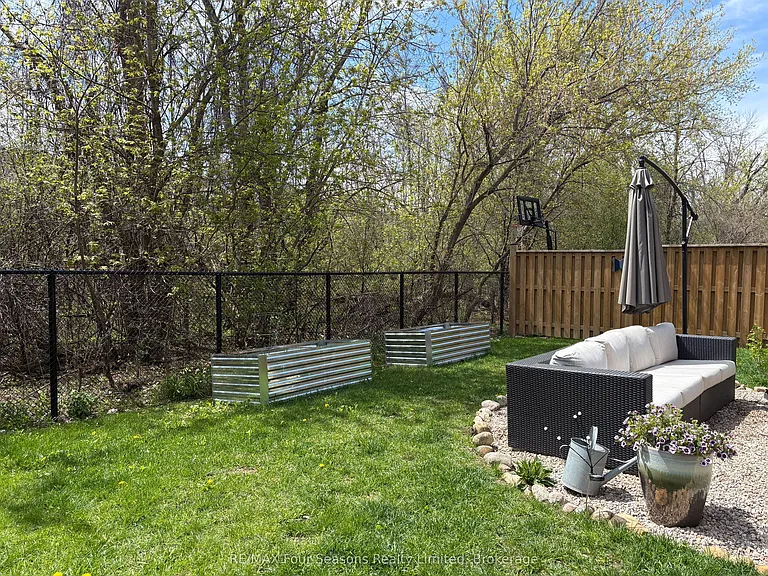 40 Kirby Ave — Photo 27