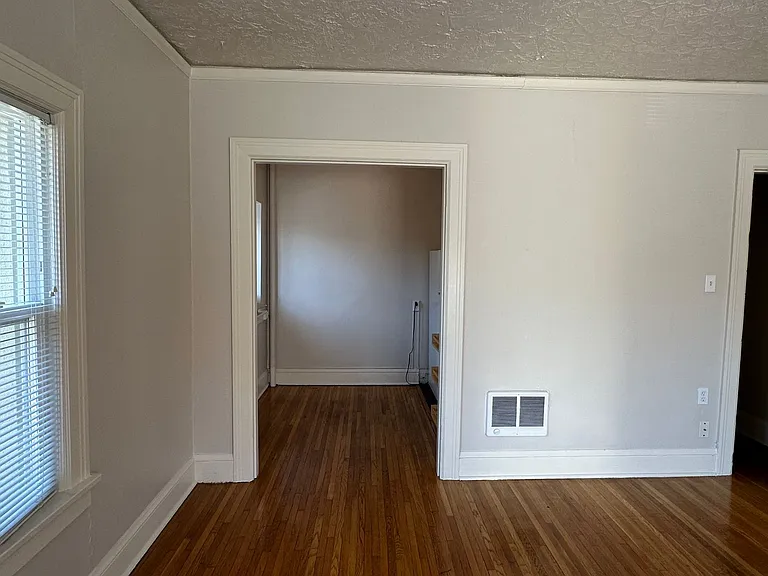 635 NE Randall Ave — Photo 8