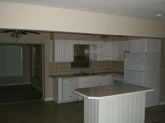 3rd image of 1624 Suffolk Dr
