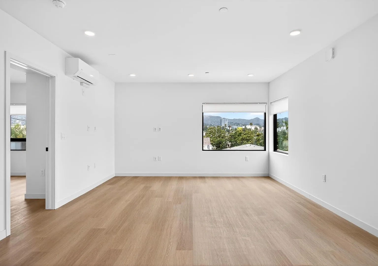 6115 Romaine St - 403 — Photo 2