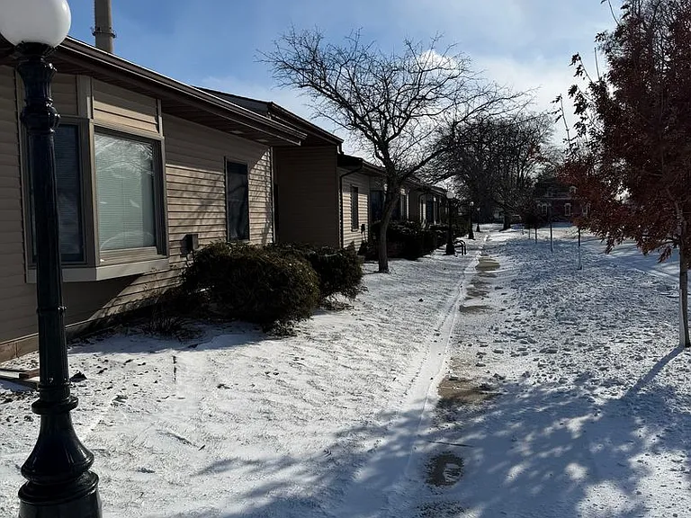 1100 Grove St — Photo 3
