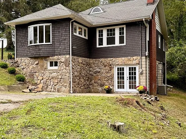 1289 Hillcrest Rd, Fairmont, WV 26554