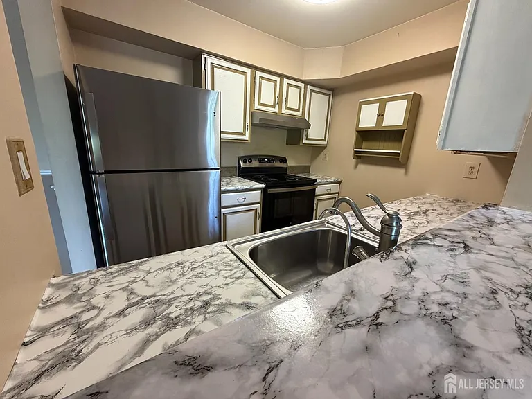 1006 Aspen Dr — Photo 4