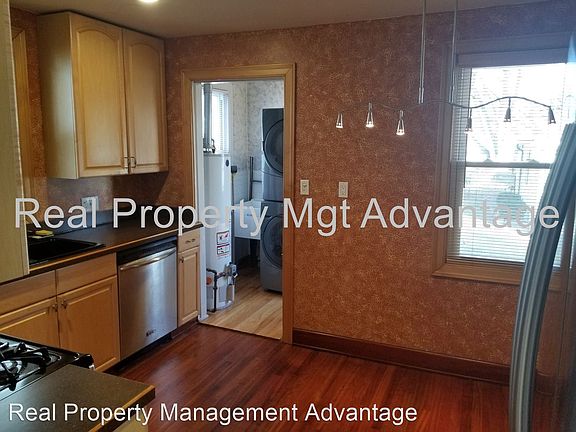 2nd image of 1821 E Jarvis Ave