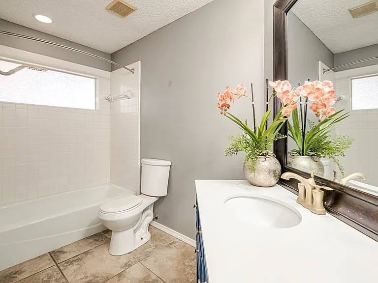 2202 Wydewood Dr — Photo 9